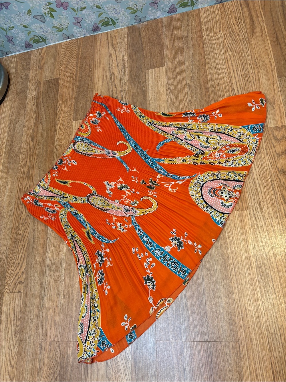 Melissa Paige vibrant pleated orange bold paisley floral skirt. Size LP.